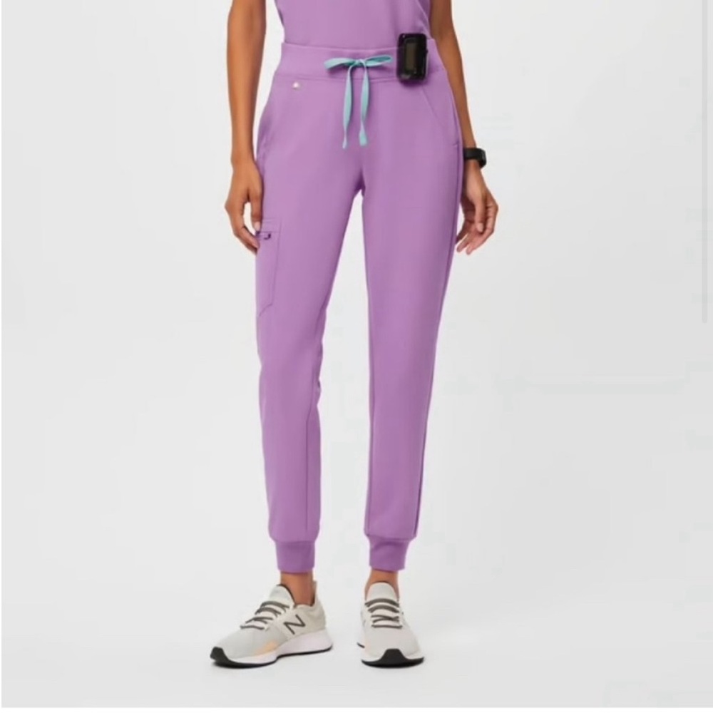 FIGS Lilac Dawn Zamora Jogger - Regular Waist - Barely Worn